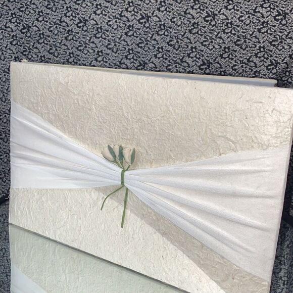 Wedding photo album 40 pocket memo pages. 4x6,6x4,or 5x5 prints. NIB - Picture 3 of 4